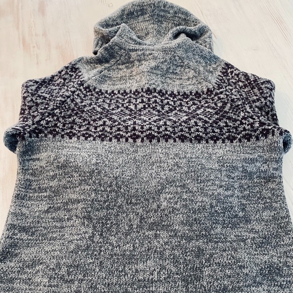 GAP Grey and Mauve Raglan Sleeve Sweater - Picture 3 of 5